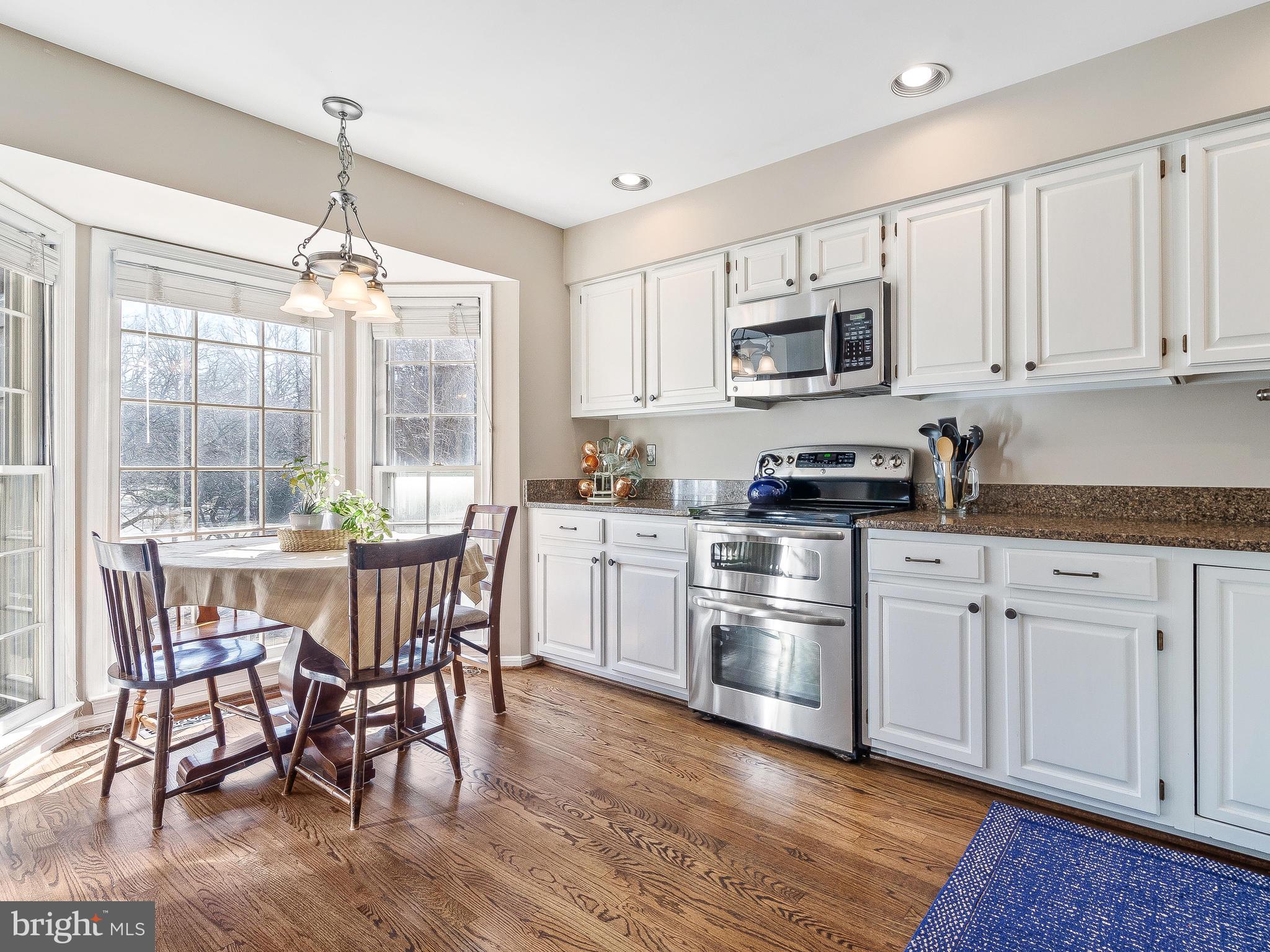 11705 Great Owl Circle Reston, VA 20194 - Photo 2 of 38 Bright kitchen with bay window & eat-in space