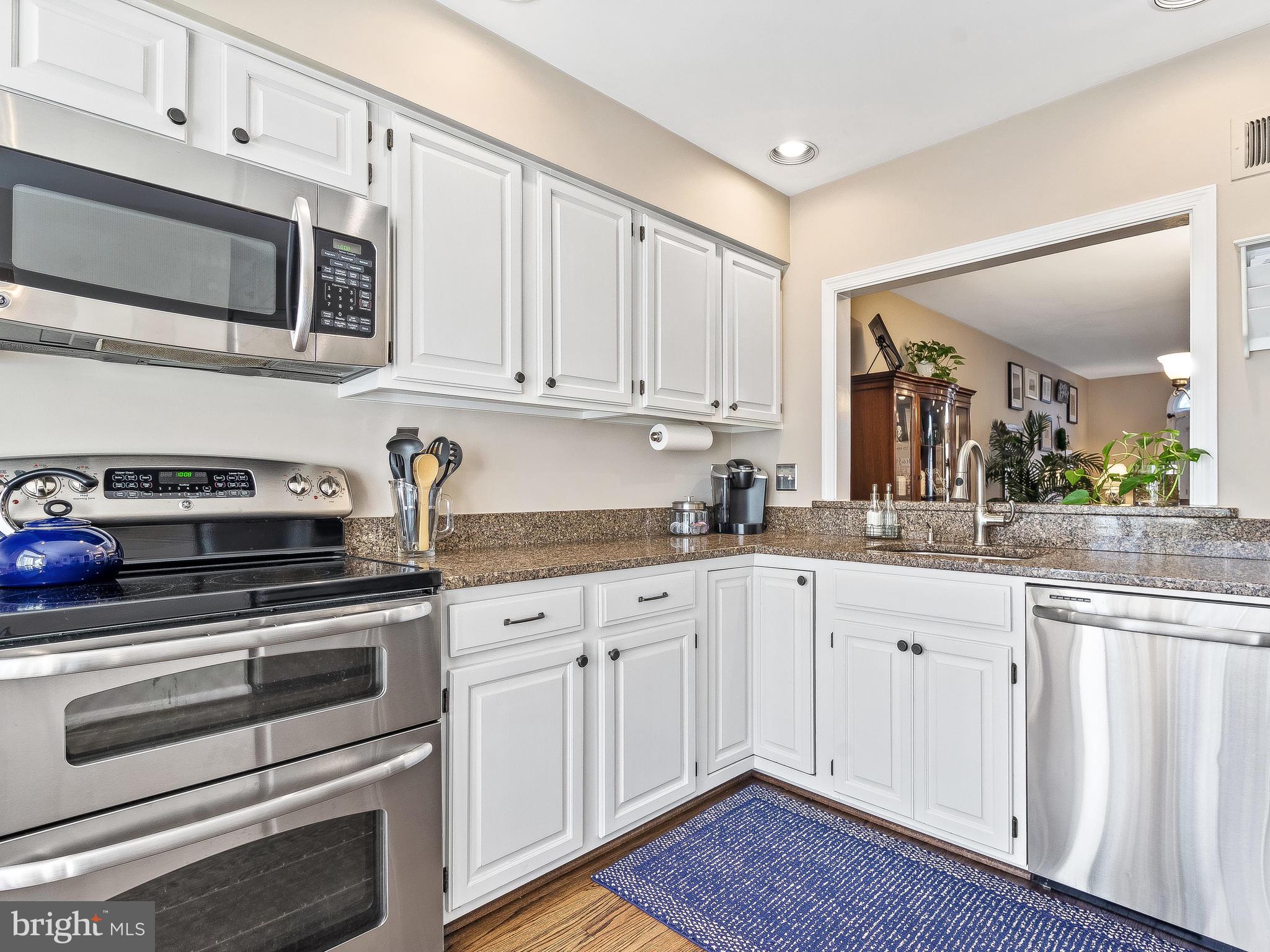 11705 Great Owl Circle Reston, VA 20194 - Photo 3 of 38 Double range makes dinners a breeze