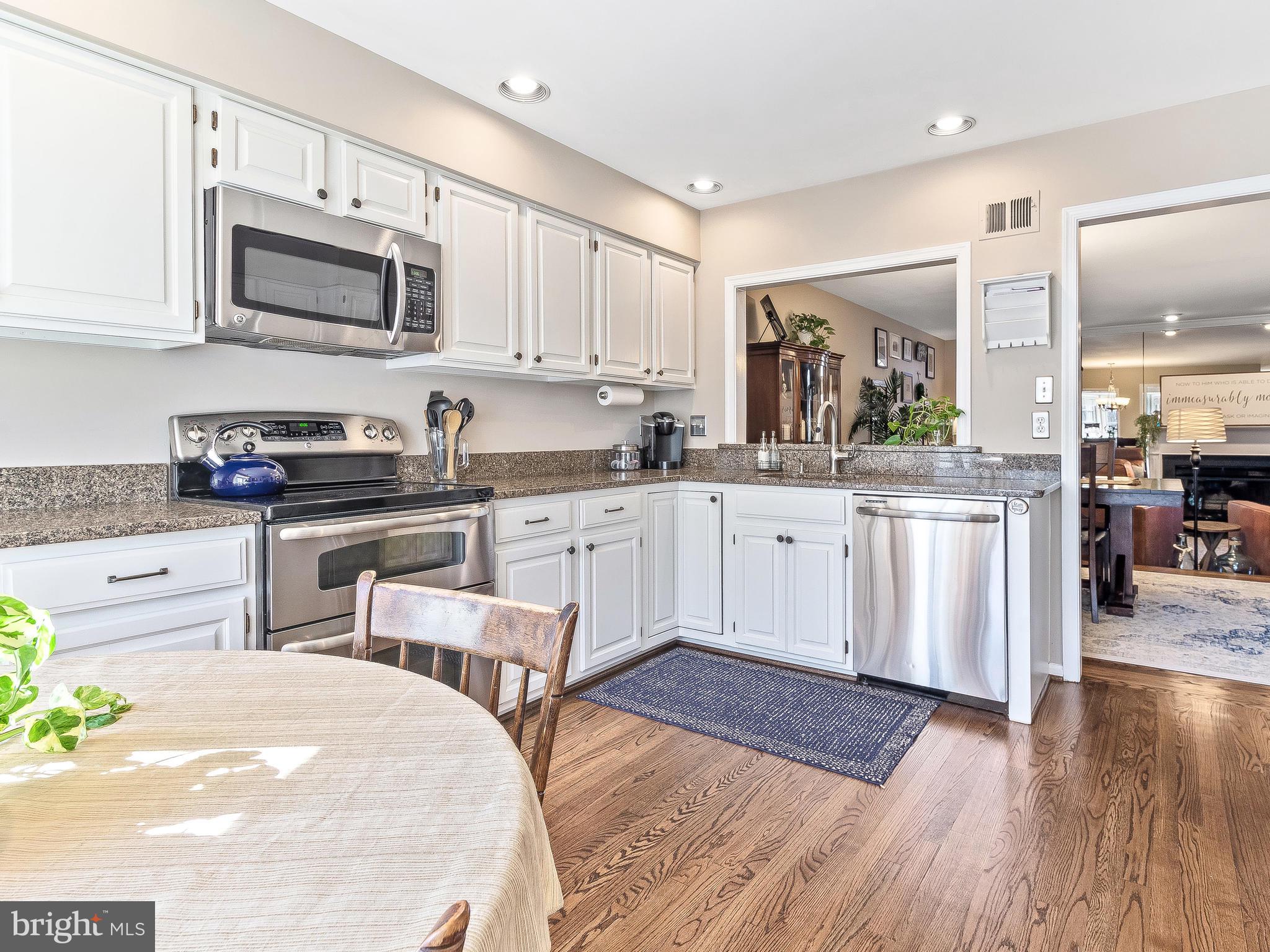 11705 Great Owl Circle Reston, VA 20194 - Photo 4 of 38 Plenty of cabinet storage and counter space