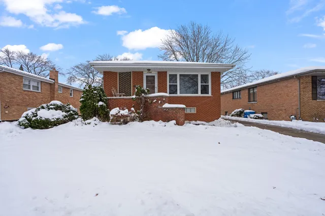 $260,000 | 17363 Oleander Avenue, Tinley Park, IL 60477