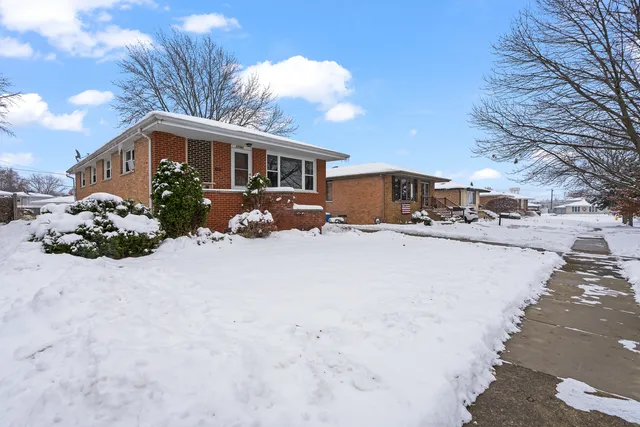 $260,000 | 17363 Oleander Avenue, Tinley Park, IL 60477