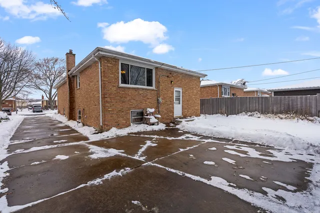 $260,000 | 17363 Oleander Avenue, Tinley Park, IL 60477