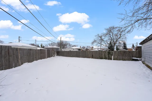 $260,000 | 17363 Oleander Avenue, Tinley Park, IL 60477