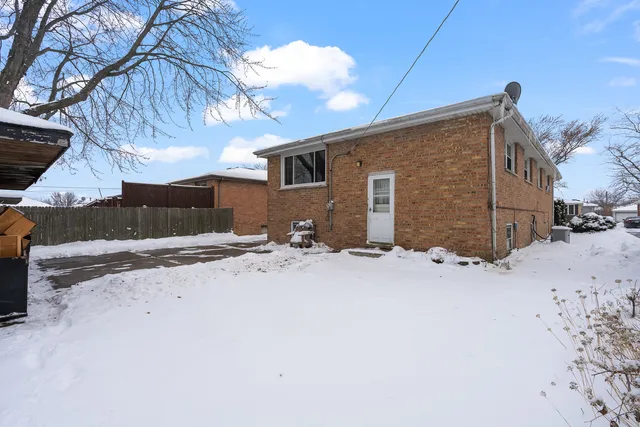 $260,000 | 17363 Oleander Avenue, Tinley Park, IL 60477