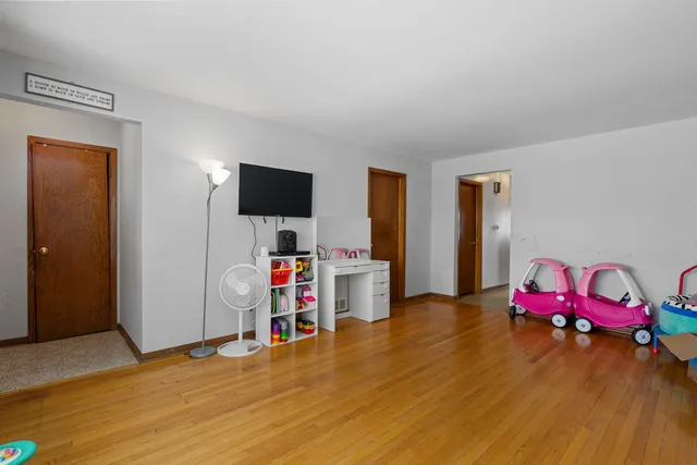 $260,000 | 17363 Oleander Avenue, Tinley Park, IL 60477