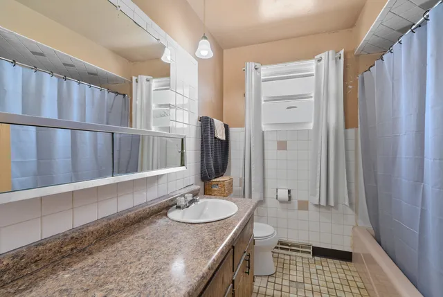 $260,000 | 17363 Oleander Avenue, Tinley Park, IL 60477