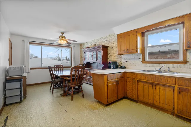 $260,000 | 17363 Oleander Avenue, Tinley Park, IL 60477