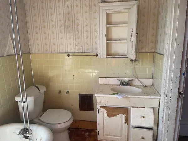 a bathroom with a toilet and a shower