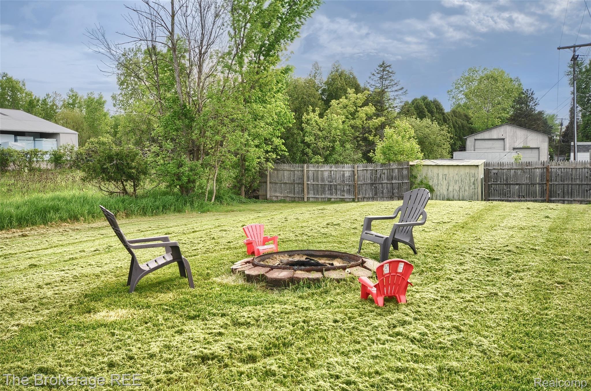 331 Davis Lake Road Lapeer, MI 48446 - Photo 13 of 42 DSC_6238-HDR(5).jpg