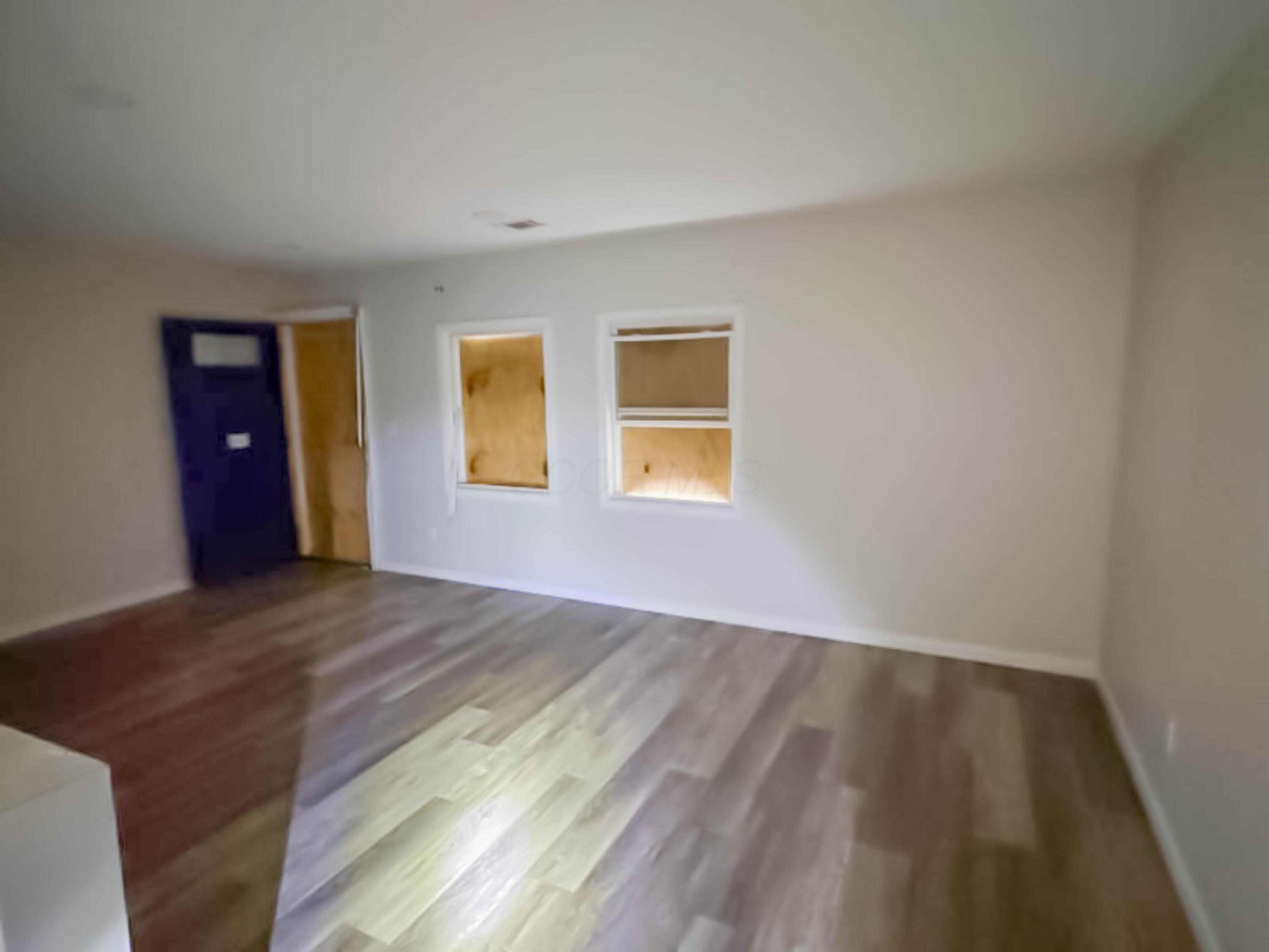 1048 South James Road Columbus, OH 43227 - Photo 5 of 24 5