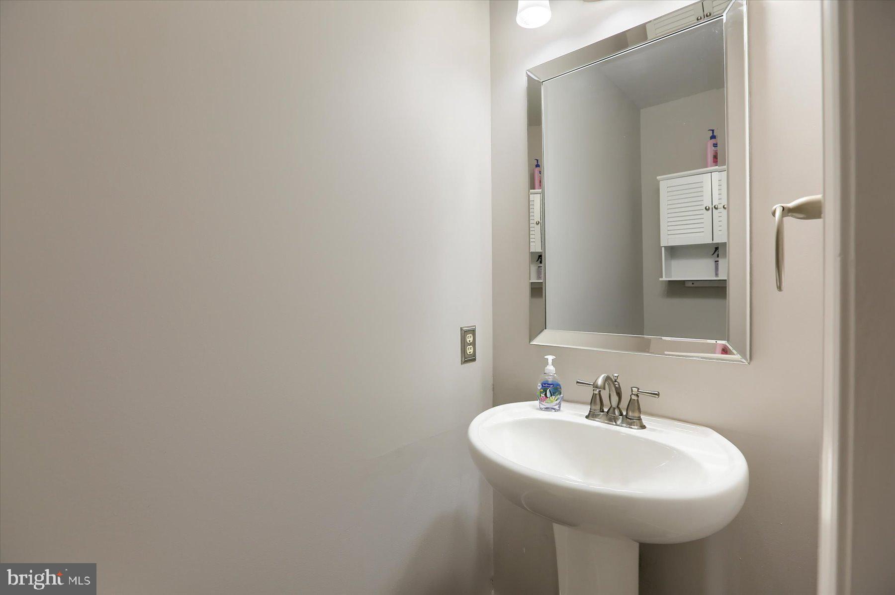 833 Dry Run Road Grantville, PA 17028 - Photo 7 of 41 1st Floor Half Bathroom