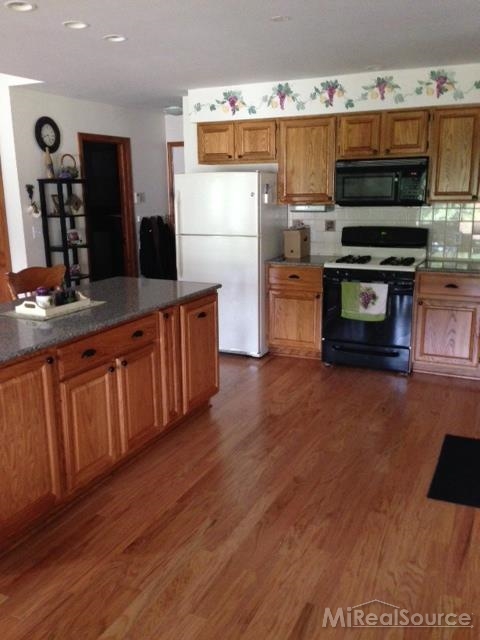 12576 Burt Road Emmett, MI 48022 - Photo 13 of 31 31189313-12.JPG