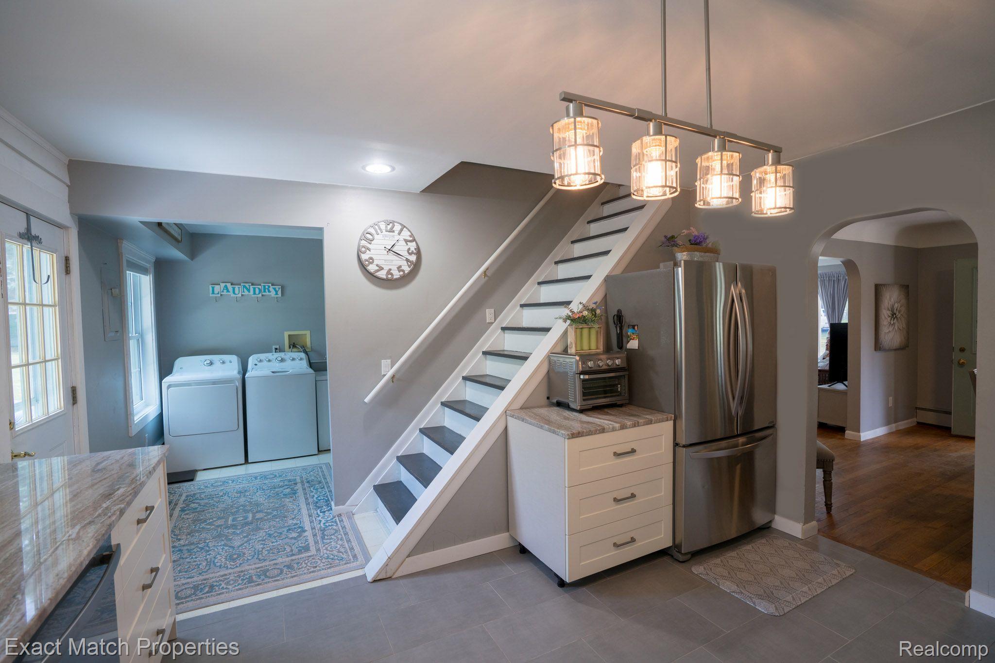 3916 Gregory Road Lake Orion, MI 48359 - Photo 14 of 36 View of the kitchen off the Dining Room & Mud Room