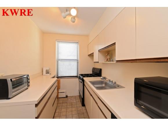9255 Shore Road, Unit 3H Brooklyn, NY 11209 - Photo 7 of 13 Kitchen