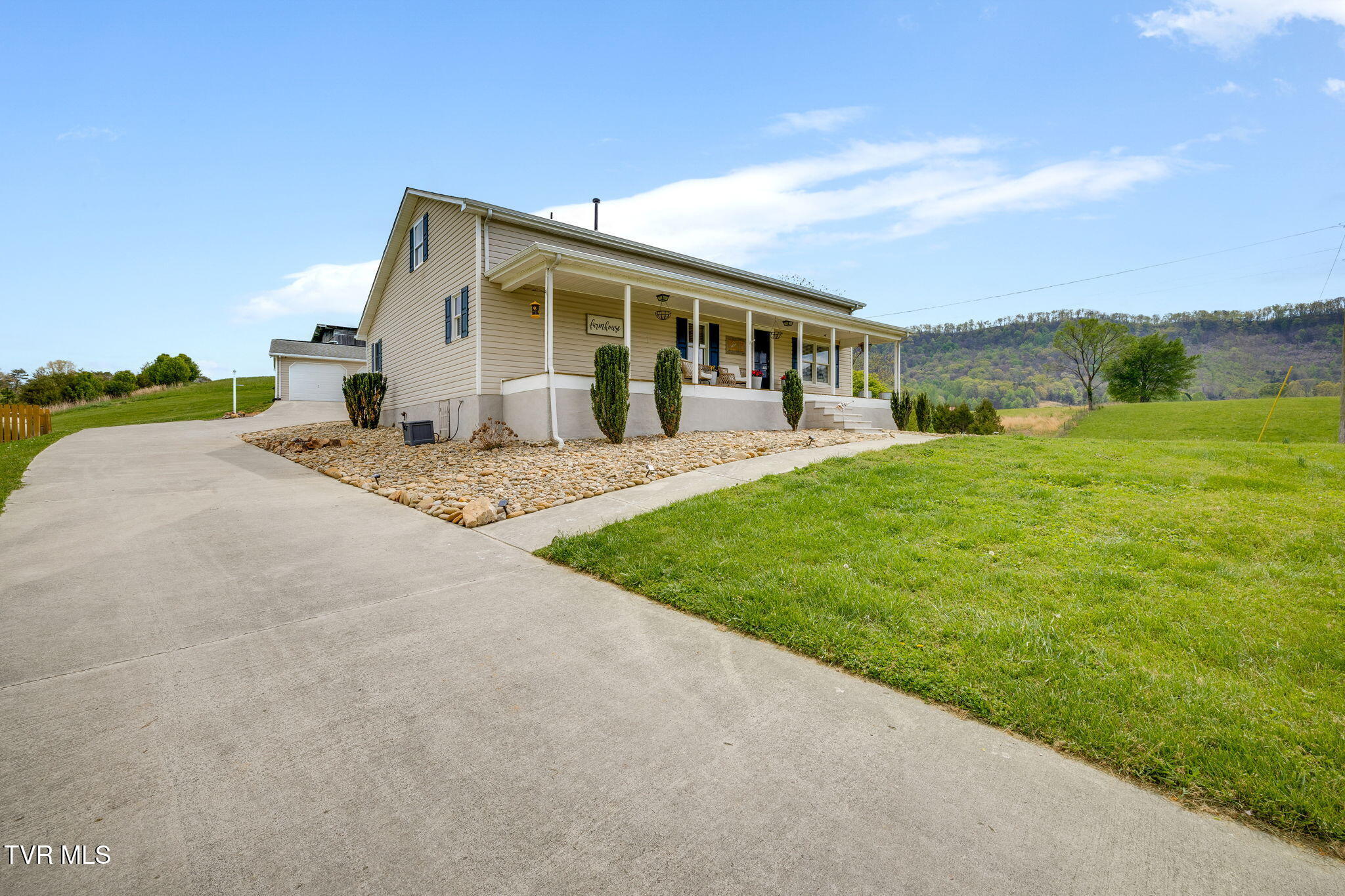 156 Simpson Road Church Hill, TN 37642 - Photo 3 of 70 002