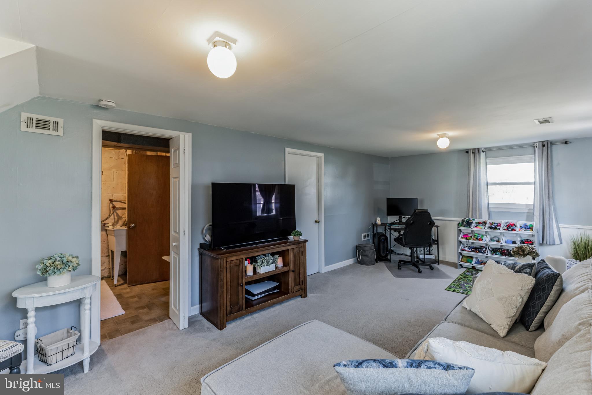 2941 Thunderhead Road Abington, PA 19001 - Photo 19 of 22 Family w/entrance to Laundry and Powder Room