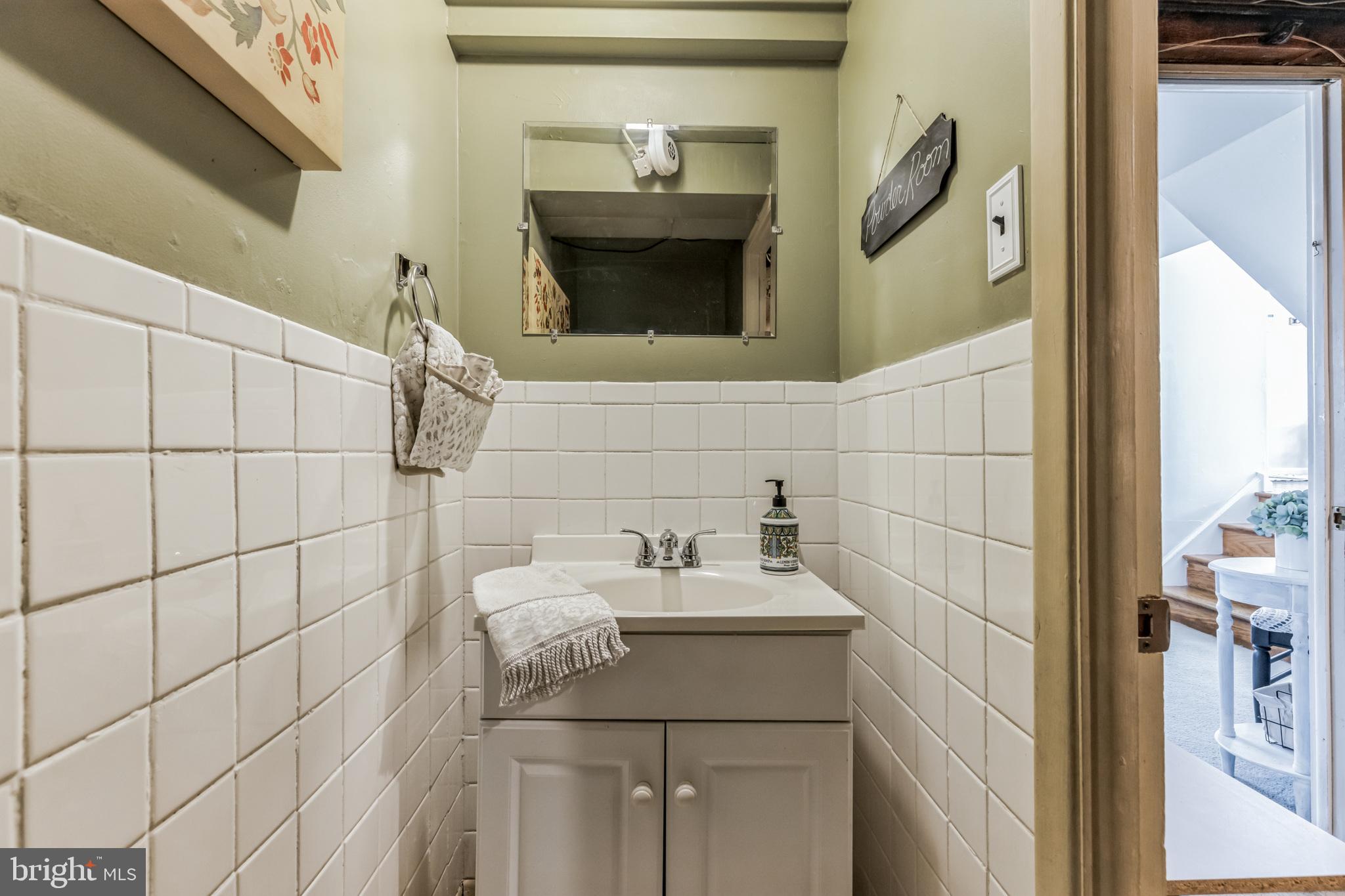 2941 Thunderhead Road Abington, PA 19001 - Photo 22 of 22 Powder Room