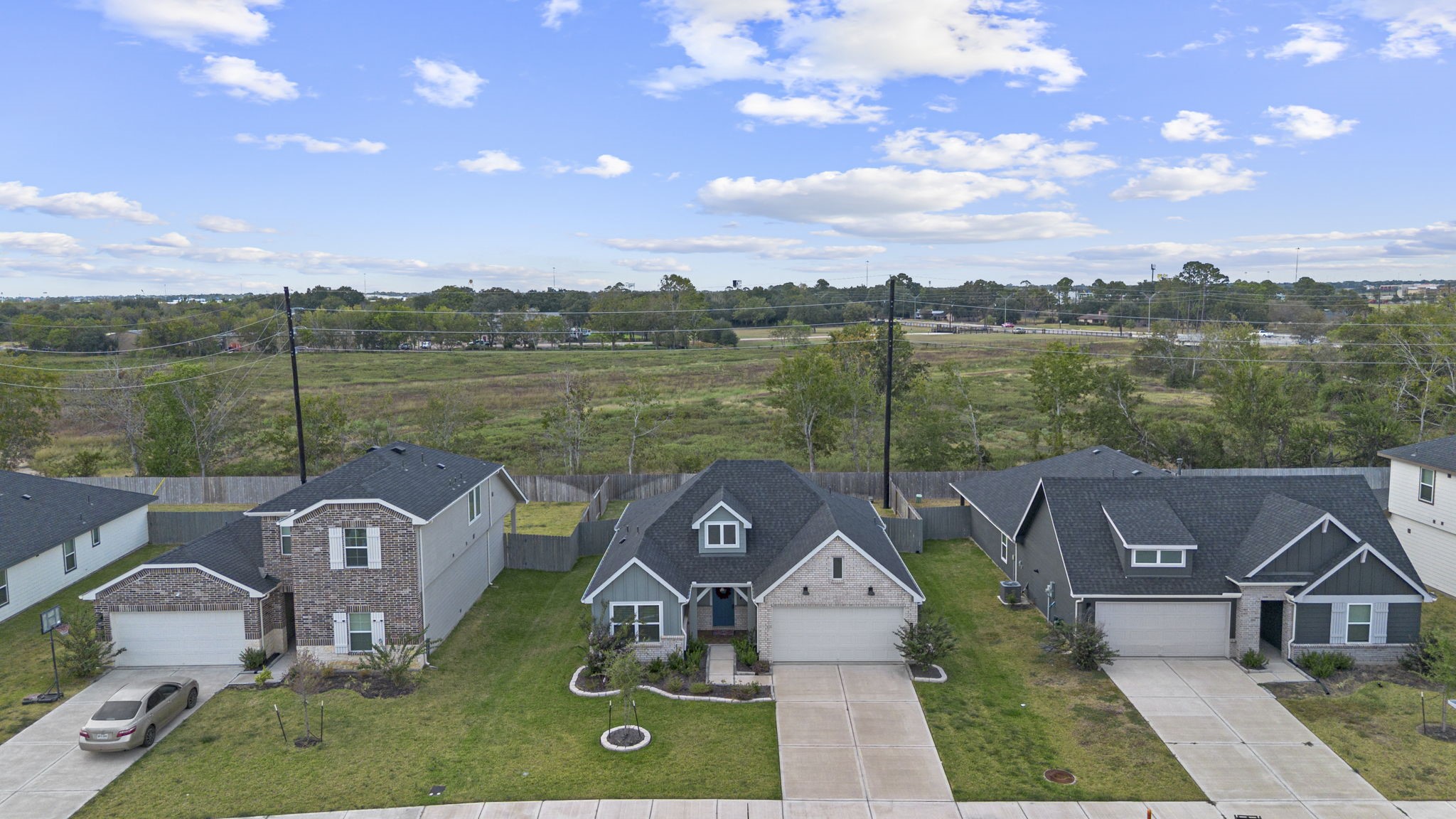 2804 Willow Gulch Way Rosenberg, TX 77469 - Photo 4 of 20 a front view of a house with garden