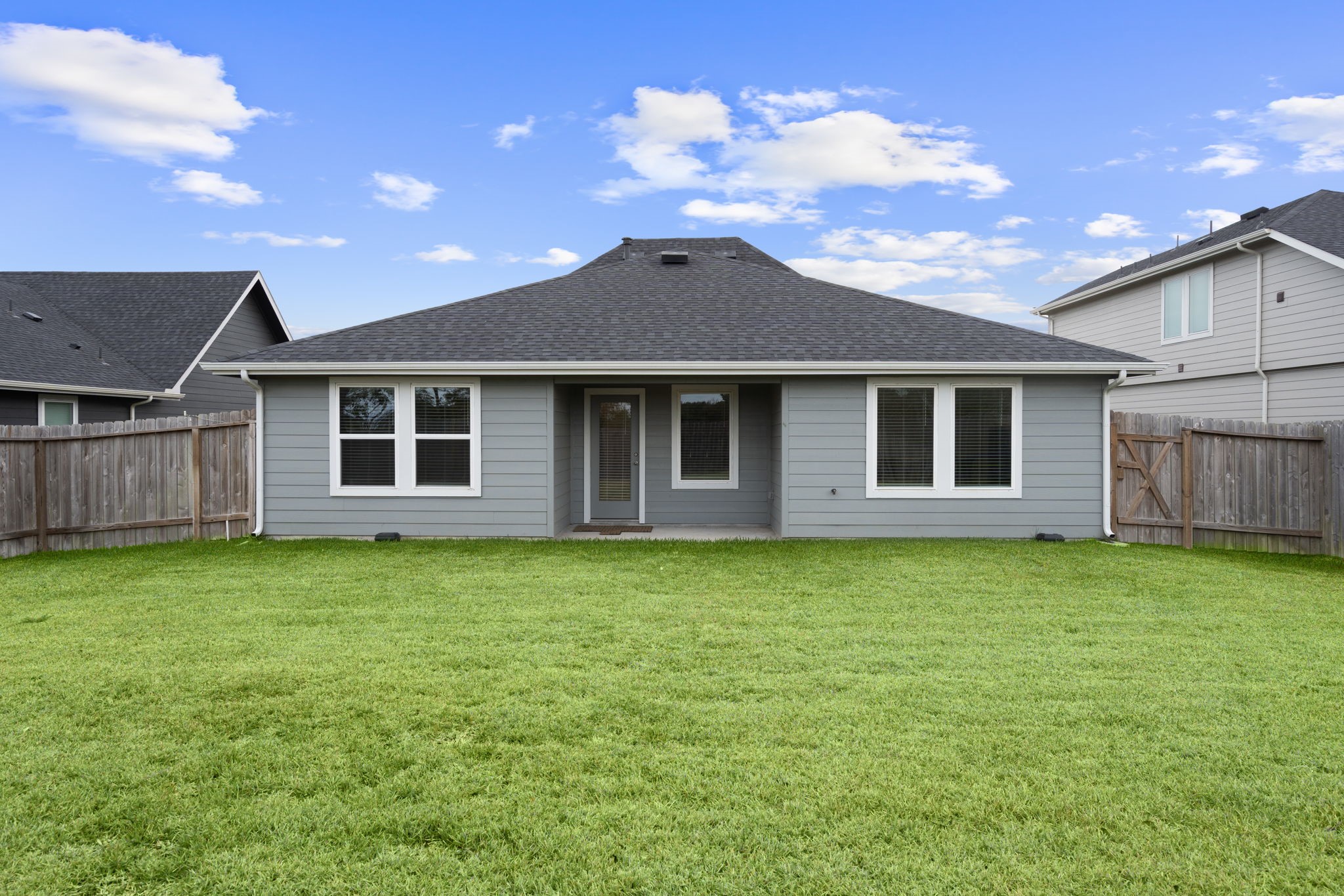 2804 Willow Gulch Way Rosenberg, TX 77469 - Photo 9 of 20 a backyard of a house with seating space