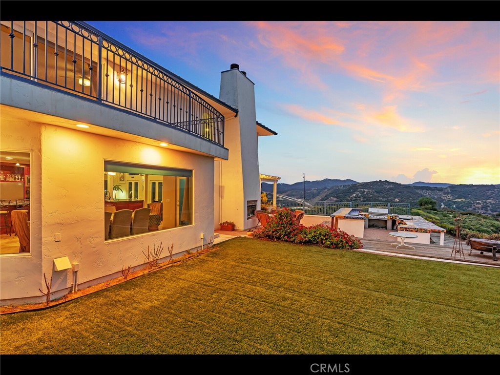 31460 Aquaduct Road Bonsall, CA 92003 - Photo 4 of 57 a view of an ocean with a houses