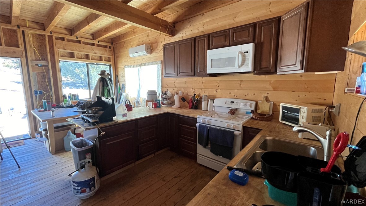 29775 West Ridge Runner Road Seligman, AZ 86337 - Photo 19 of 36 Kitchen