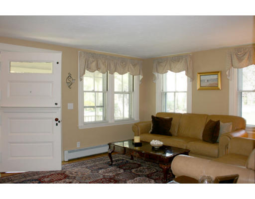 8 E Road Wayland, MA 01778 - Photo 4 of 17