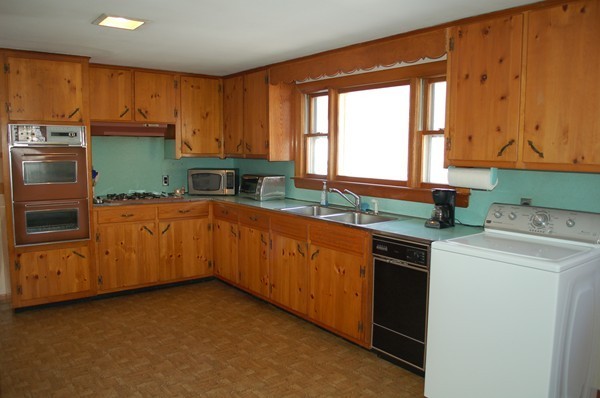 11 Thurston Point Road Gloucester, MA 01930 - Photo 5 of 14 Gallery Image 5