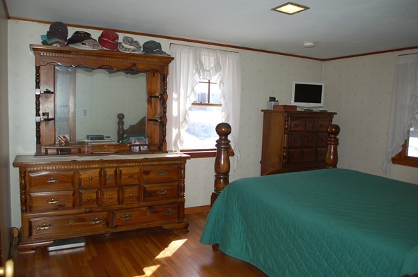 11 Thurston Point Road Gloucester, MA 01930 - Photo 6 of 14 Gallery Image 6