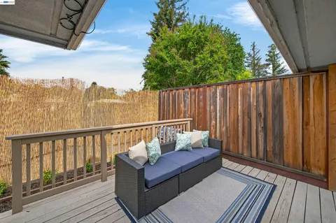 a view of sitting area with furniture