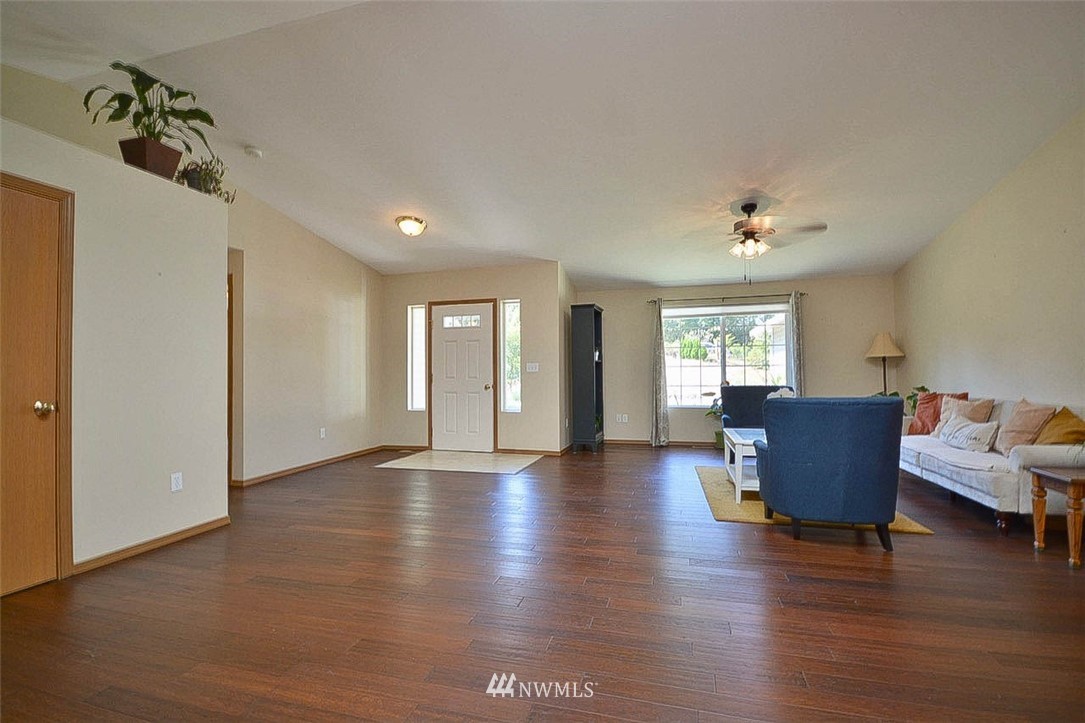 641 East Wilson Way Grapeview, WA 98546 - Photo 9 of 40 Gallery Image 9