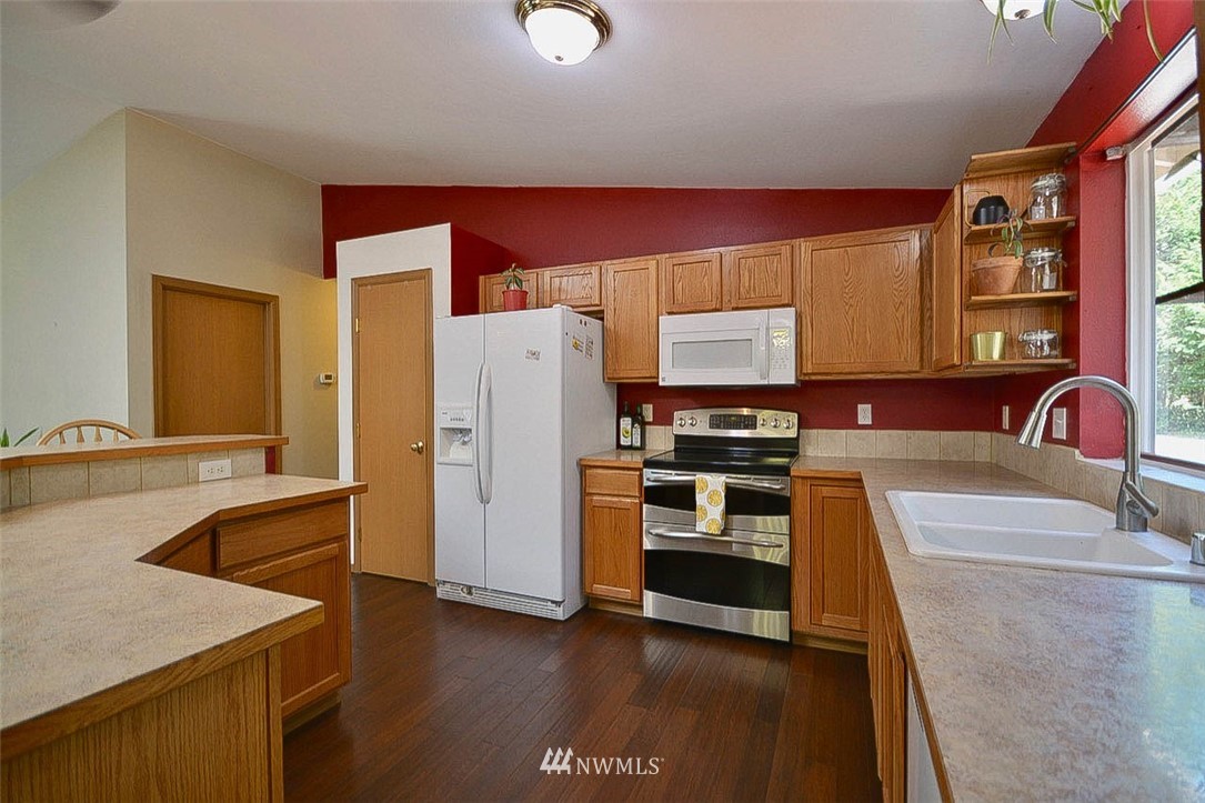 641 East Wilson Way Grapeview, WA 98546 - Photo 10 of 40 Gallery Image 10