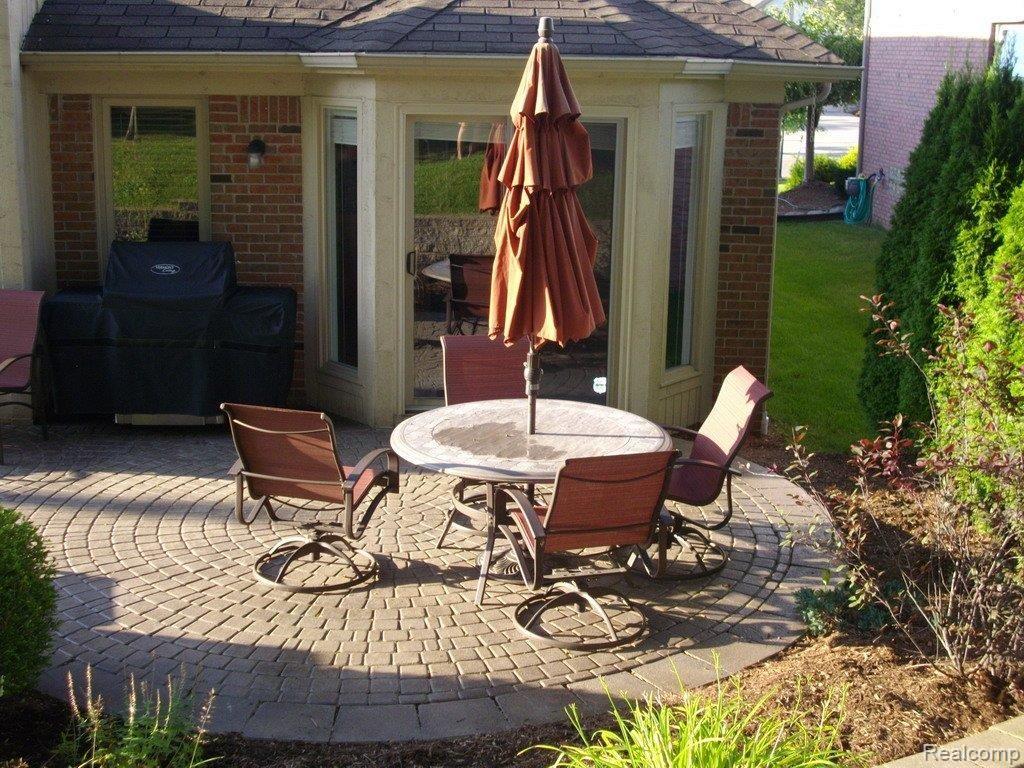 1040 River Mist Drive Rochester, MI 48307 - Photo 13 of 14 Private Back Patio