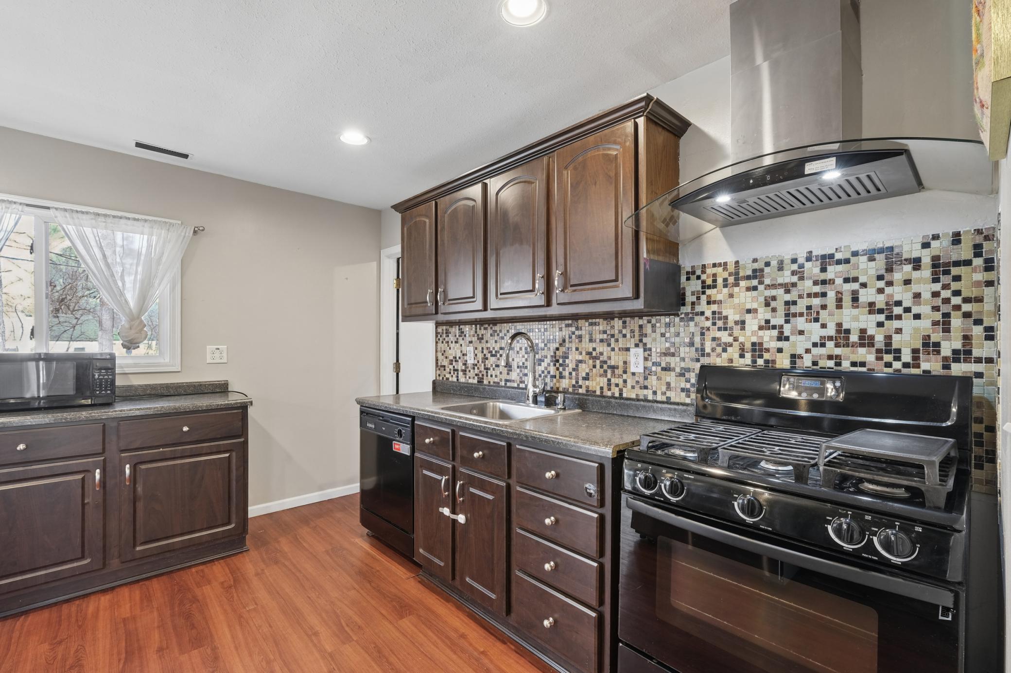 8704 Crest Road Bloomington, MN 55425 - Photo 11 of 24