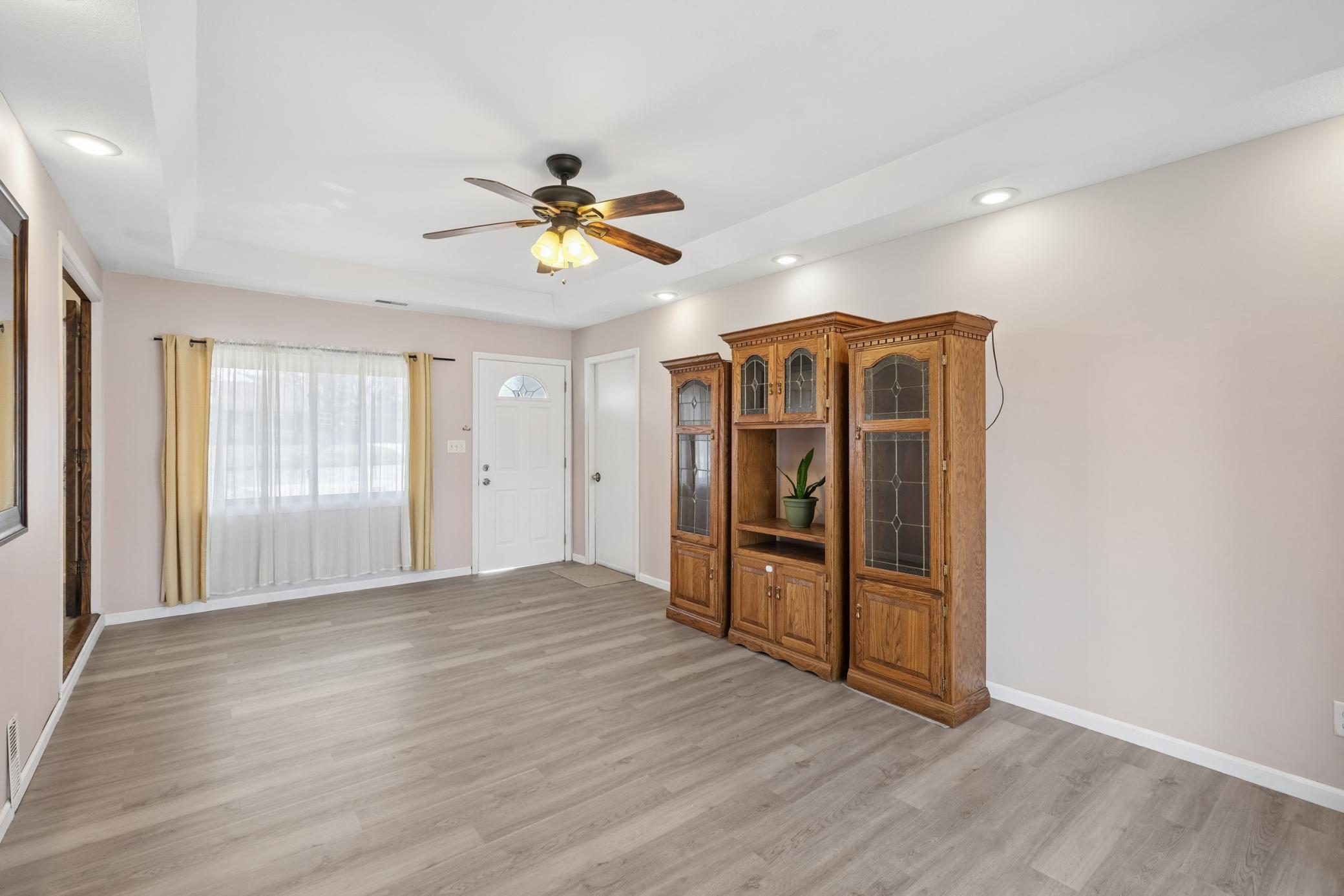 8704 Crest Road Bloomington, MN 55425 - Photo 6 of 24