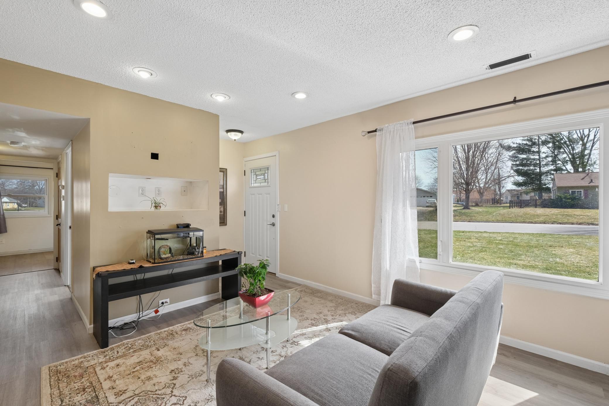 8704 Crest Road Bloomington, MN 55425 - Photo 7 of 24