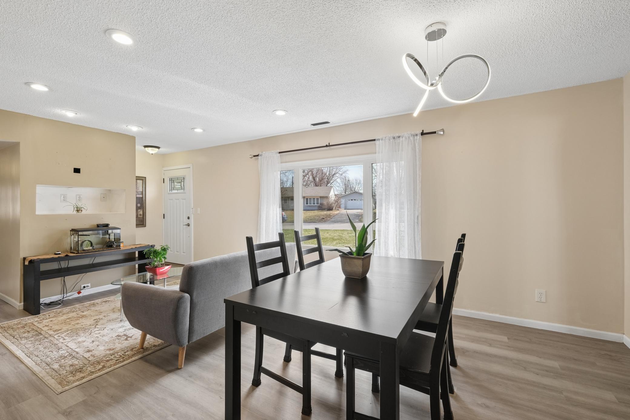 8704 Crest Road Bloomington, MN 55425 - Photo 10 of 24