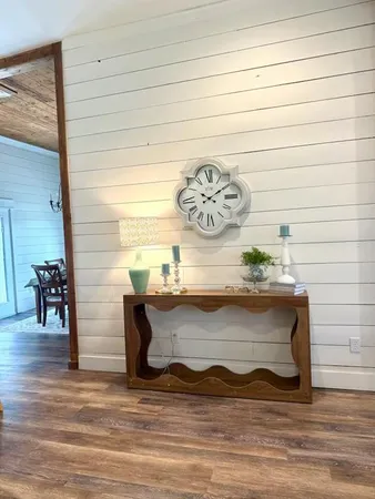 a closeup of a bench sitting in a kitchen