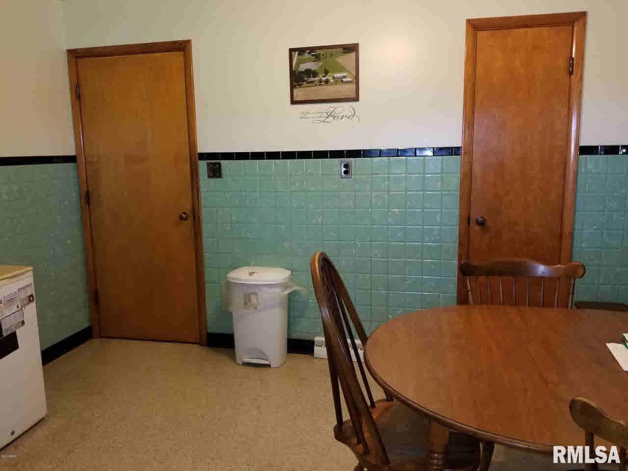 27472 Highline Road Ashley, IL 62808 - Photo 6 of 24