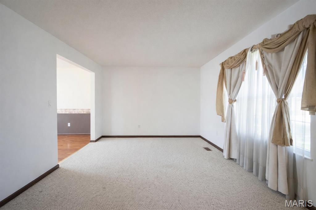 1635 Thunderbird Lane Belleville, IL 62221 - Photo 3 of 33