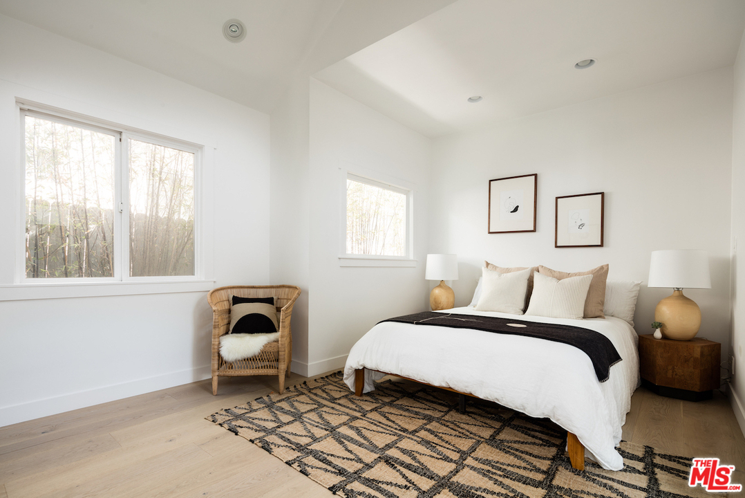 325 Brooks Avenue Venice, CA 90291 - Photo 12 of 25 a bedroom with a bed and a window