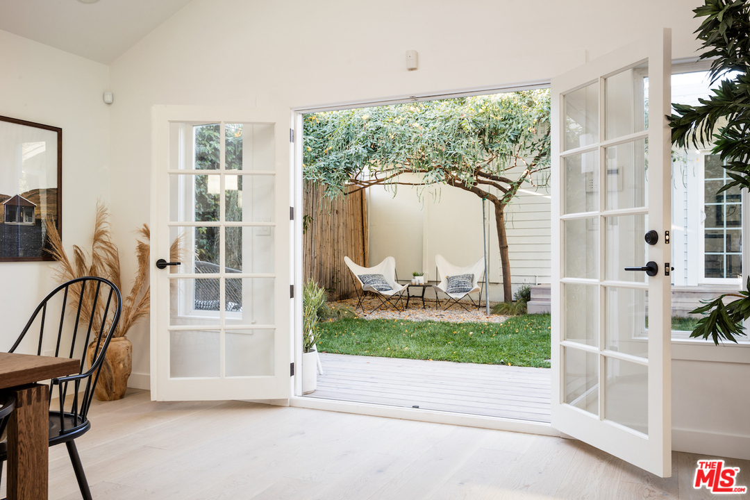 325 Brooks Avenue Venice, CA 90291 - Photo 21 of 25 a view of a porch with furniture