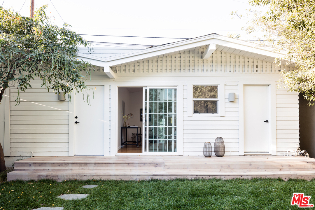 325 Brooks Avenue Venice, CA 90291 - Photo 22 of 25 a front view of a house with a yard