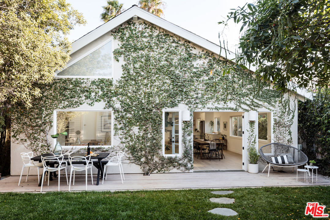 325 Brooks Avenue Venice, CA 90291 - Photo 23 of 25 a front view of a house with a garden