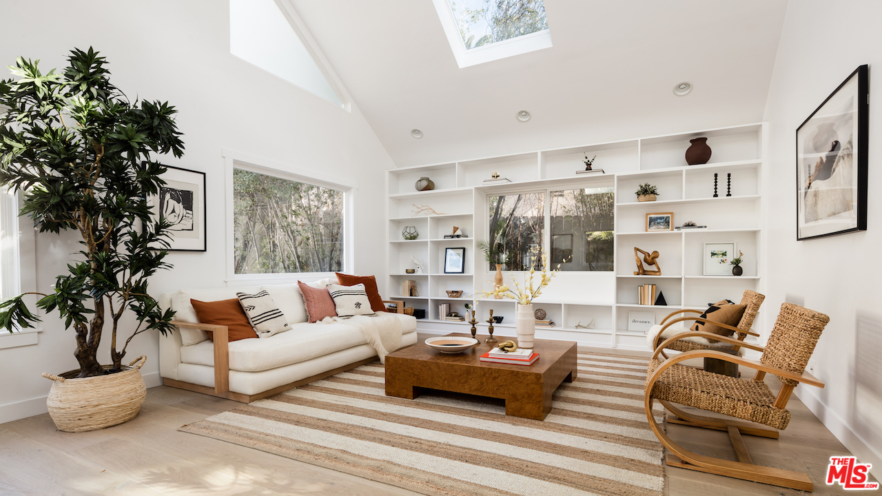325 Brooks Avenue Venice, CA 90291 - Photo 4 of 25 a living room with furniture and a large window