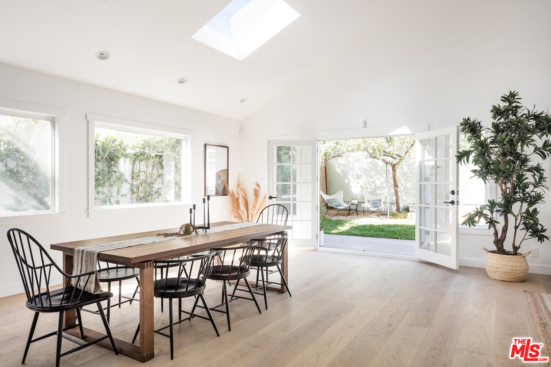 325 Brooks Avenue Venice, CA 90291 - Photo 6 of 25 a dining room with furniture and wooden floor