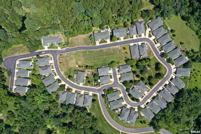 $465,000 | 5727 West Woodbriar Lane, Peoria, IL 61615