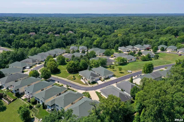 $465,000 | 5727 West Woodbriar Lane, Peoria, IL 61615