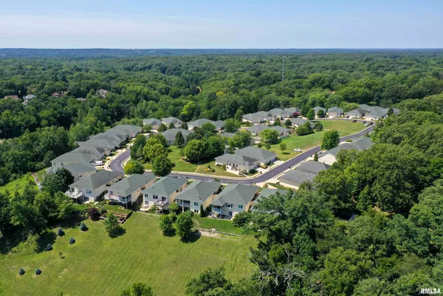 $465,000 | 5727 West Woodbriar Lane, Peoria, IL 61615