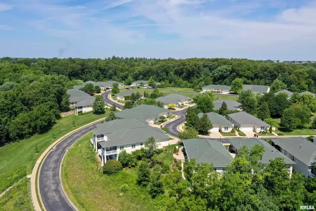 $465,000 | 5727 West Woodbriar Lane, Peoria, IL 61615