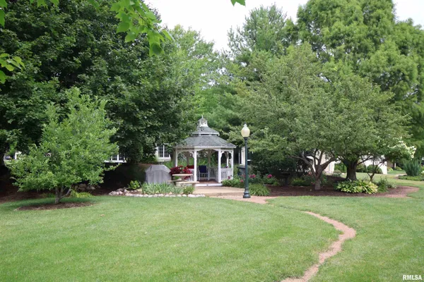 $465,000 | 5727 West Woodbriar Lane, Peoria, IL 61615